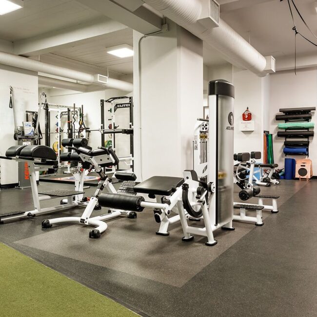 Elite Performance | Personal Trainers & Small Group Fitness in Downtown Vancouver - elite performance vancouver gym 42 1 650x650