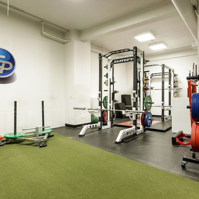 Elite Performance | Personal Trainers & Small Group Fitness in Downtown Vancouver - elite performance vancouver gym 43 650x650